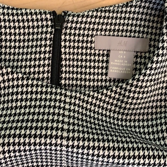 H&M Black and White Houndstooth Print Cap Sleeve Dress - Picture 6 of 9